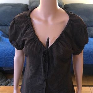 Short sleeve brown blouse with drawstring neckline